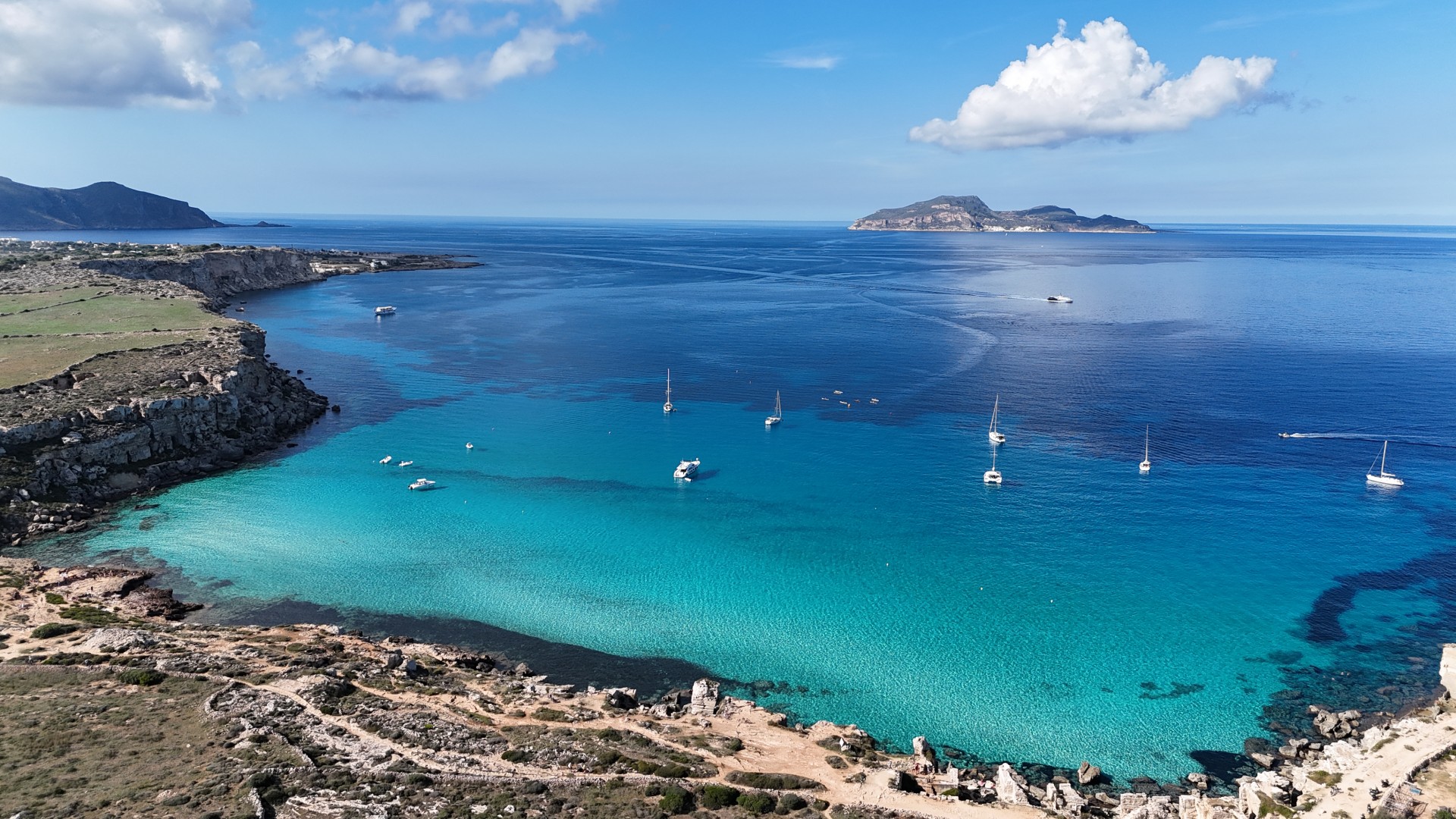 Tour Favignana e Levanzo Vento Sud in Catamarano Veloce Escursione Giornaliera con Partenza da Trapani - Ab Vacanze Trapani